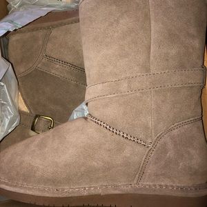 Bearpaw suede boots color taupe 9m